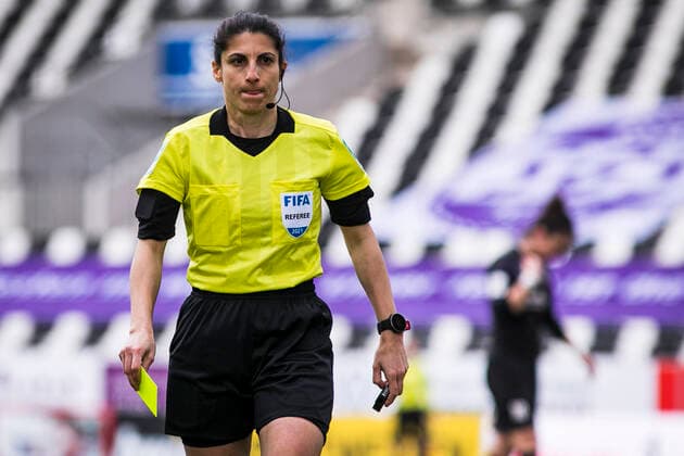Fußball, Schiedsrichterin Riem Hussein pfeift Champions-League-Finale der Frauen, Archivbilder