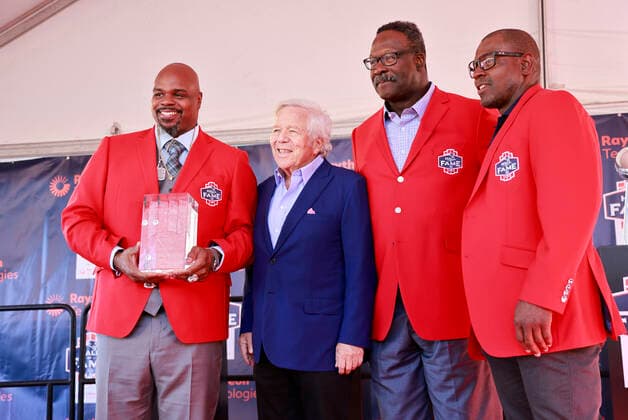 American Football, NFL, New England Patriots nehmen Vince Wilfork in ihre Hall of Fame auf