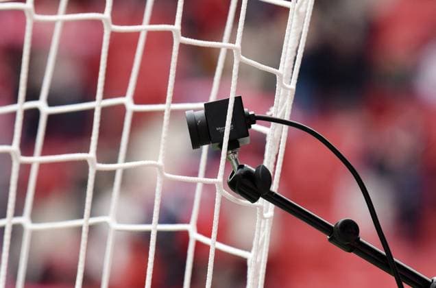 Fußball, Bundesliga beschließt Einführung der Torlinientechnologie, 10. Jahrestag am 4. Dezember