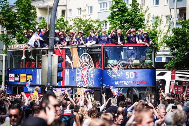 Fußball, Holstein Kiel feiert den Aufstieg in die Bundesliga