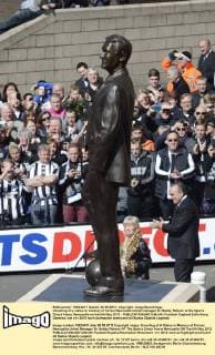 Fussball, England, Newcastle enthuellt ein Denkmal fuer Sir Bobby Robson