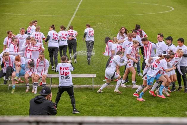 Fußball, Frauen, 1. FC Nürnberg feiert den Aufstieg in die 1. Bundesliga