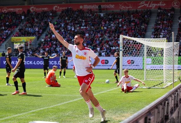 Fußball, 2. BL, SSV Jahn Regensburg - Karlsruher SC