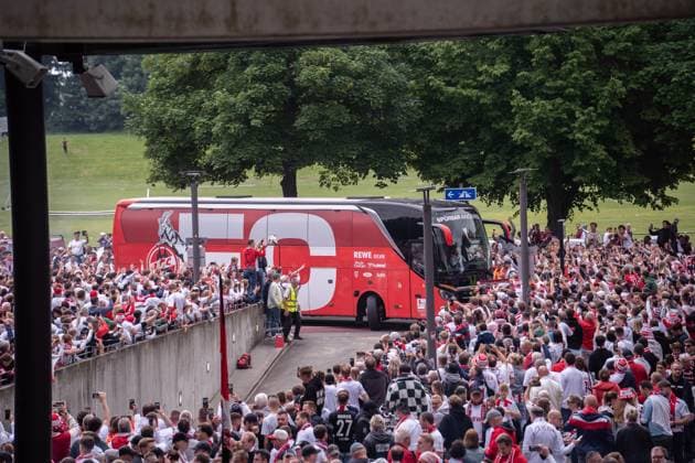 Fußball, 2. BL, 1. FC Köln - 1. FC Kaiserslautern, Kölner Fans vor dem Spiel