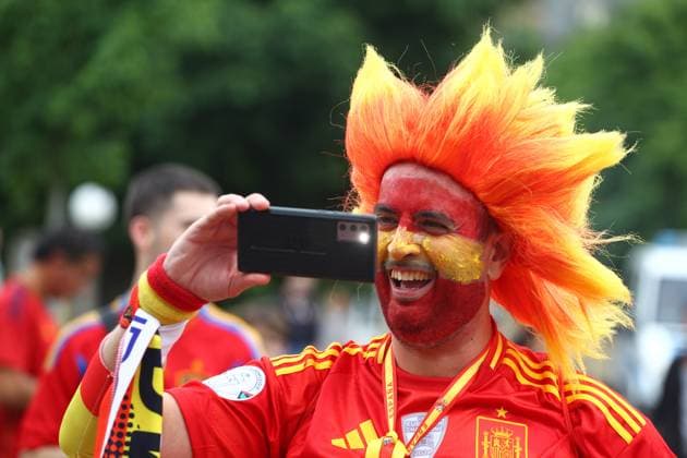 Fußball, Nations League, Spanien - Frankreich, Fans vor dem Spiel in Stuttgart