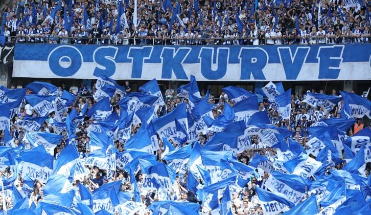 Fußball, 2. BL, Hertha BSC Fanszene verzichtet nach Fahnenklau auf Ostkurve-Banner - Archivbiler