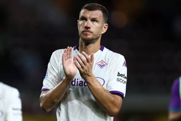 Fußball, 2. BL, Schalke 04 verpflichtet Edin Dzeko, Archivbilder