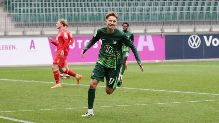 Fußball, Werder Bremen verpflichtet Karlo Simic vom VfL Wolfsburg - Archivbilder