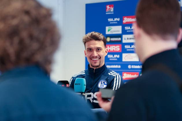 Fußball, 2. BL, FC Schalke 04 Training, Neuzugang Dejan Ljubicic im Interview