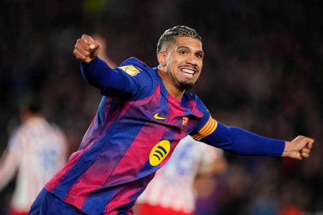 Fußball, Ronald Araujo wechselt auf Leihbasis vom FC Barcelona zum FC Liverpool, Archivbilder