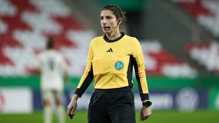 Fußball, Rekord-Schiedsrichterin Riem Hussein hört auf - Archivbilder