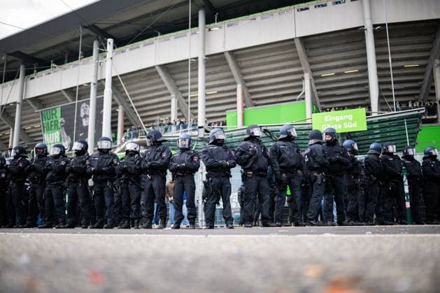 Fußball, Fanszenen bezeichnen Polizeigewalt in deutschen Stadien als alarmierend, Archivbilder
