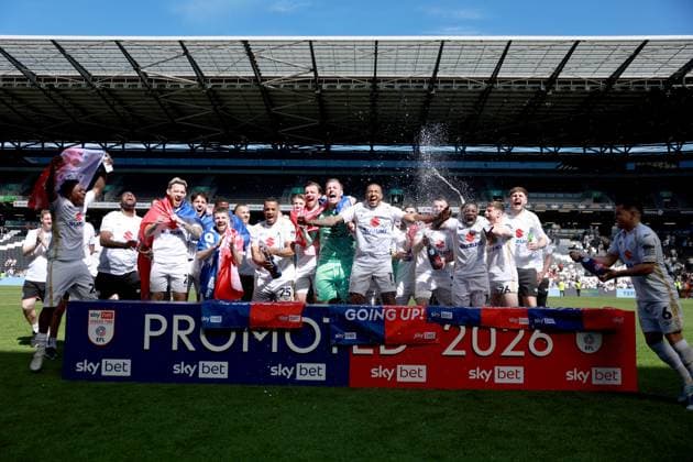 Fußball, England, Milton Keynes Dons feiern Aufstieg in die EFL League One
