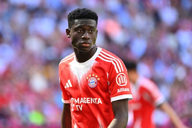 Fußball, FC Bayern München verpflichtet Bara Sapoko Ndiaye fest, Archivbilder