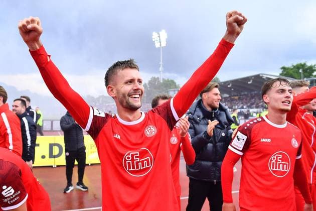 Fußball, 3. Liga, Rot-Weiss Essen rettet sich in die Relegation
