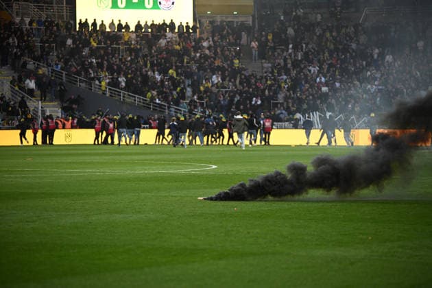 Fußball, Frankreich, FC Nantes - Toulouse FC, Spielabbruch nach Platzsturm