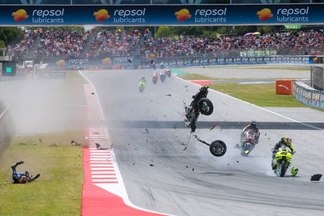 Motorsport, MotoGP, GP Katalonien in Barcelona, Schwerer Crash von Alex Marquez