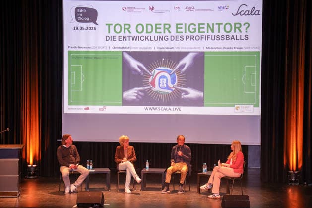 Fußball, Ethik im Dialog - Tor oder Eigentor? Die Entwicklung des Profifußballs, Podiumsdiskussion in Stuttgart