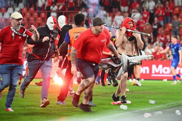 Fußball, Belgien, Standard Lüttich - Sporting Charleroi, Randale nach dem Spiel