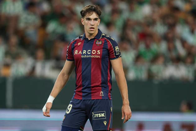 Fußball, Real Madrid verpflichtet Carlos Espi, Archivbilder