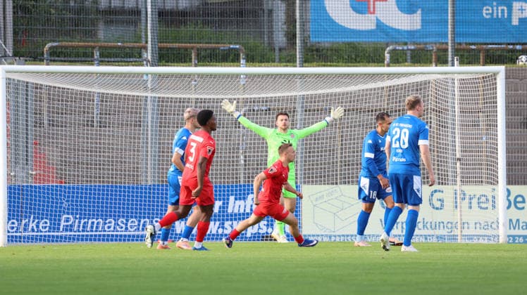 Fußball, RL Südwest, Aufstiegsspiel, FK Pirmasens - VfR Mannheim