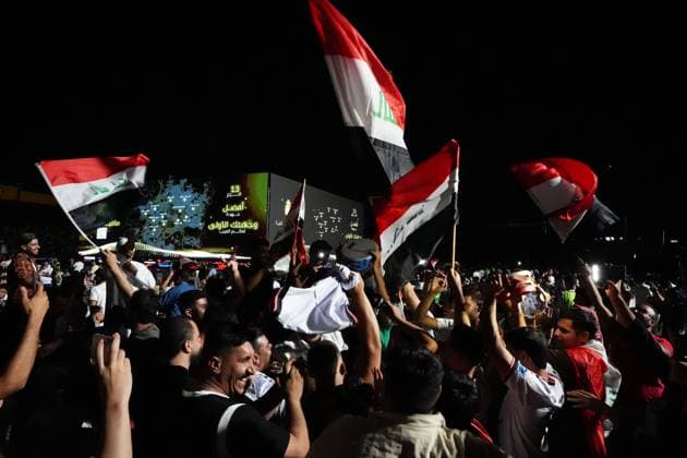 Irak, Menschen in Bagdad verfolgen die FIFA Fußball WM 2026, Irak - Norwegen