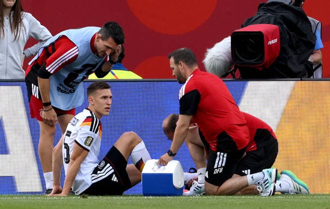 Fußball, WM-Aus für Nico Schlotterbeck nach Verletzung im Spiel gegen die Elfenbeinküste, Archiv