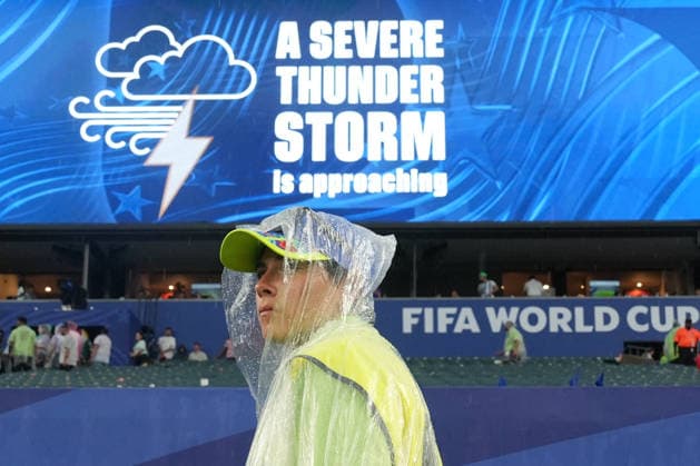Fußball, FIFA WM 2026, Frankreich - Irak, Spielunterbrechung wegen Unwetter