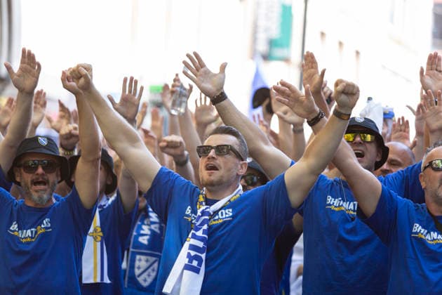 Fußball, FIFA WM 2026, Bosnien-Herzegowina - Katar, Fanmarsch der Bosnier
