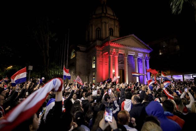Fußball, FIFA WM 2026, Deutschland - Paraguay, Fans feiern den Sieg in Asuncion