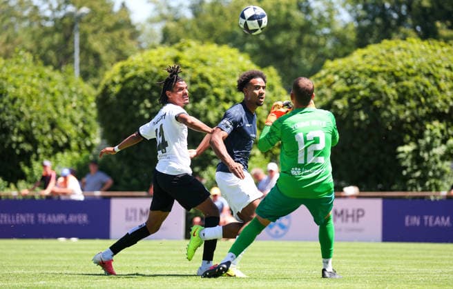 Fußball, Testspiel, Stuttgarter Kickers - Young Boys Reutlingen