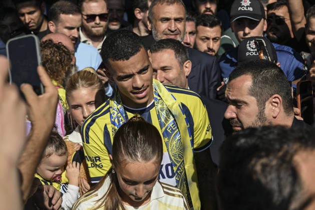 Fußball, Türkei, Fenerbahce Istanbul, Mason Greenwood wird von den Fans empfangen