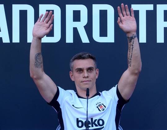Fußball, Türkei, Besiktas Istanbul, Leandro Trossard wird von den Fans empfangen