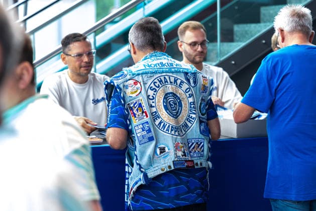 Fußball, FC Schalke 04 Mitgliederversammlung