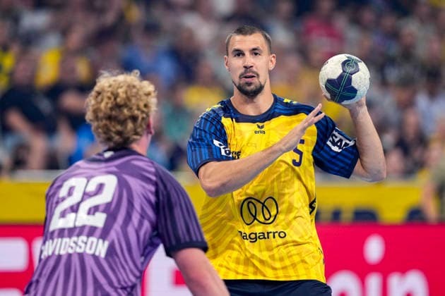 Handball, The Final Roar, Team Johnny - Team Apfel