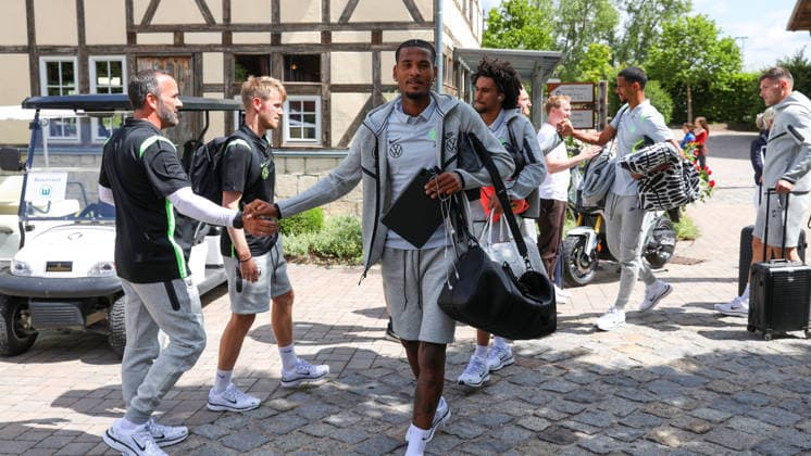 Fußball, VfL Wolfsburg, Ankunft im Trainingslager