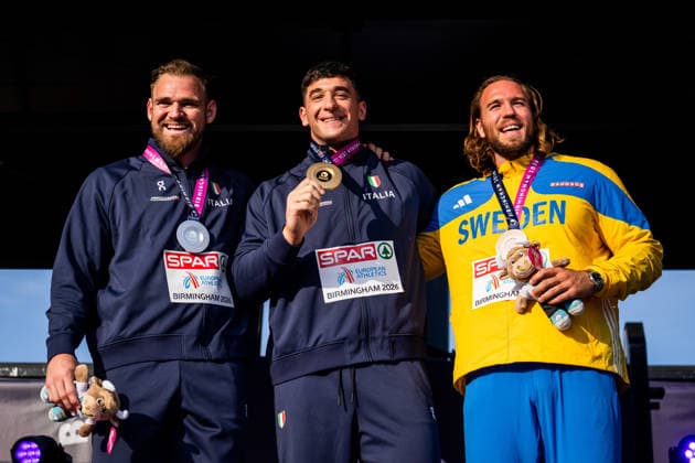 Leichtathletik, EM in Birmingham, Kugelstoßen, Männer, Medaillenzeremonie mit Europameister Leonardi Fabbri