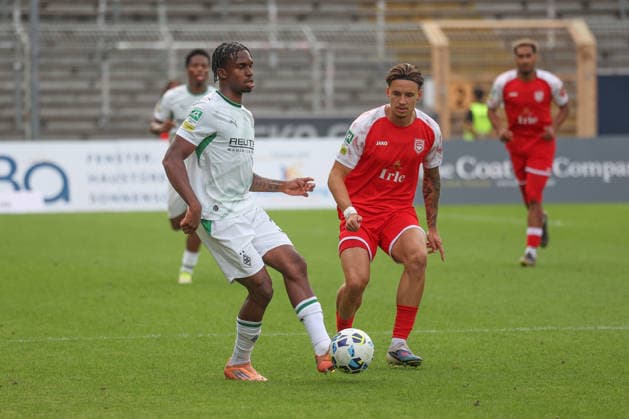 Fußball, RL West, Sportfreunde Siegen - Borussia Mönchengladbach II