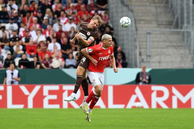Fußball, DFB Pokal, Rot-Weiß Essen - FC St Pauli