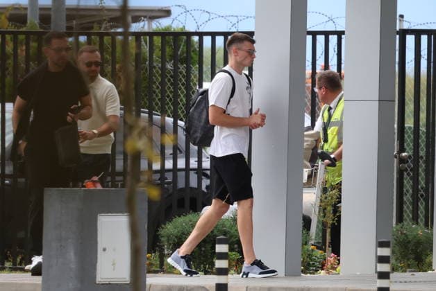 Fußball, Dominik Livakovic reist von Zagreb nach Barcelona