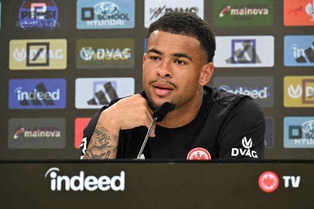 Fußball, 1. BL, Eintracht Frankfurt, Pressekonferenz mit Neuzugang Noah Atubolu