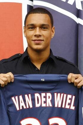 Fussball, Frankreich, Paris St Germain praesentiert Neuzugang Gregory Van Der Wiel