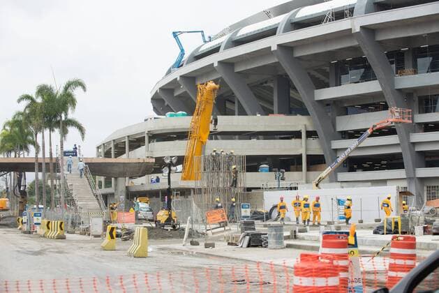 Fussball, Eroeffnungsspiel gegen England kann doch in Maracana stattfinden