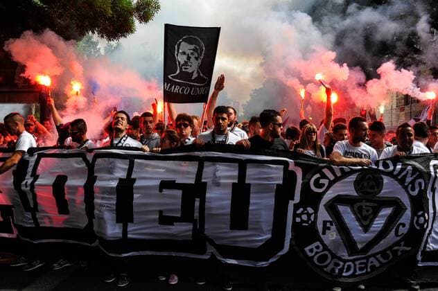 Fußball, Frankreich, Girondins Bordeaux Fans zum letzten Spiel im Stadion Parc Lescure