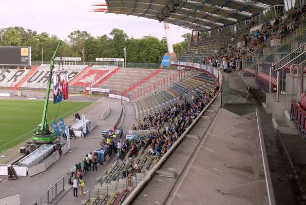 Fußball, Bundesliga-Relegation, Hamburger SV - Karlsruher SC, Public Viewing im Karlsruher Wildparkstadion