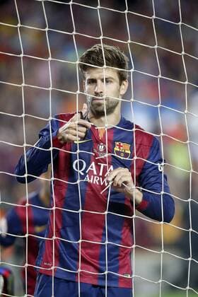 Fußball, Champions League Finale, Gerard Pique sichert sich als Trophäe das Tornetz