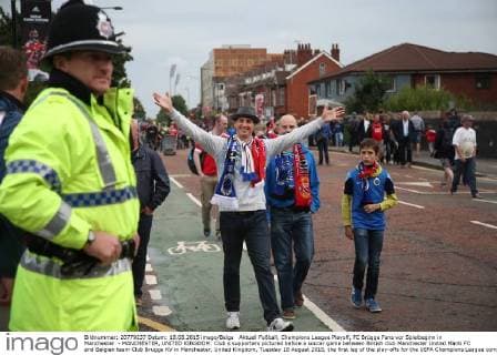 Fußball, Champions League Playoff, FC Brügge Fans vor Spielbeginn in Manchester