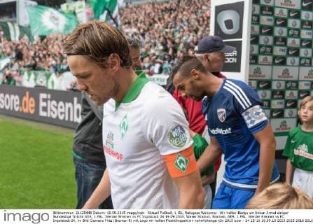 Fußball, 1. BL, Refugees Welcome: Wir helfen-Badge am linken Ärmel einiger Bundesliga Trikots
