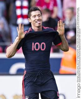 Fußball, 1. BL, 1.FSV Mainz 05 - Bayern München, Robert Lewandowski feiert seinen 100. Bundesligatreffer