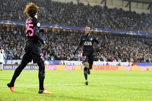 Fußball, Champions League, Paris St. Germain Spieler mit Je suis Paris Schriftzug auf den Trikots in Malmö
